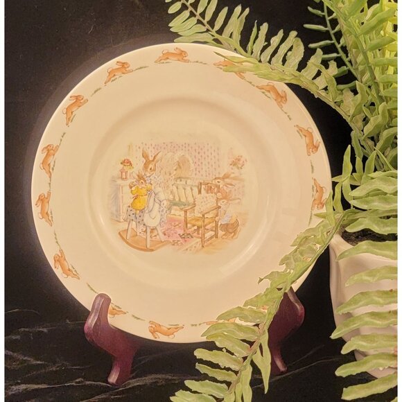 Vintage Royal Doultin "Bedtime Story" Fine Bone China Plate from the "Bunnykins" - Picture 9 of 11